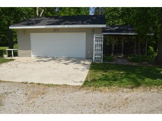 Property photo 2 - Country Home Real Estate Auction on 2 Secluded Acres